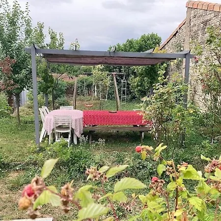 “havre De Paix, Piscine : Evasion A La Campagne” * Aigre