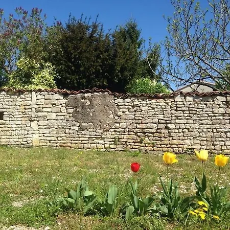 Holiday home “havre De Paix, Piscine : Evasion A La Campagne” Aigre